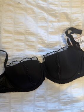 Sara Black Lace-Trim Underwire Bra